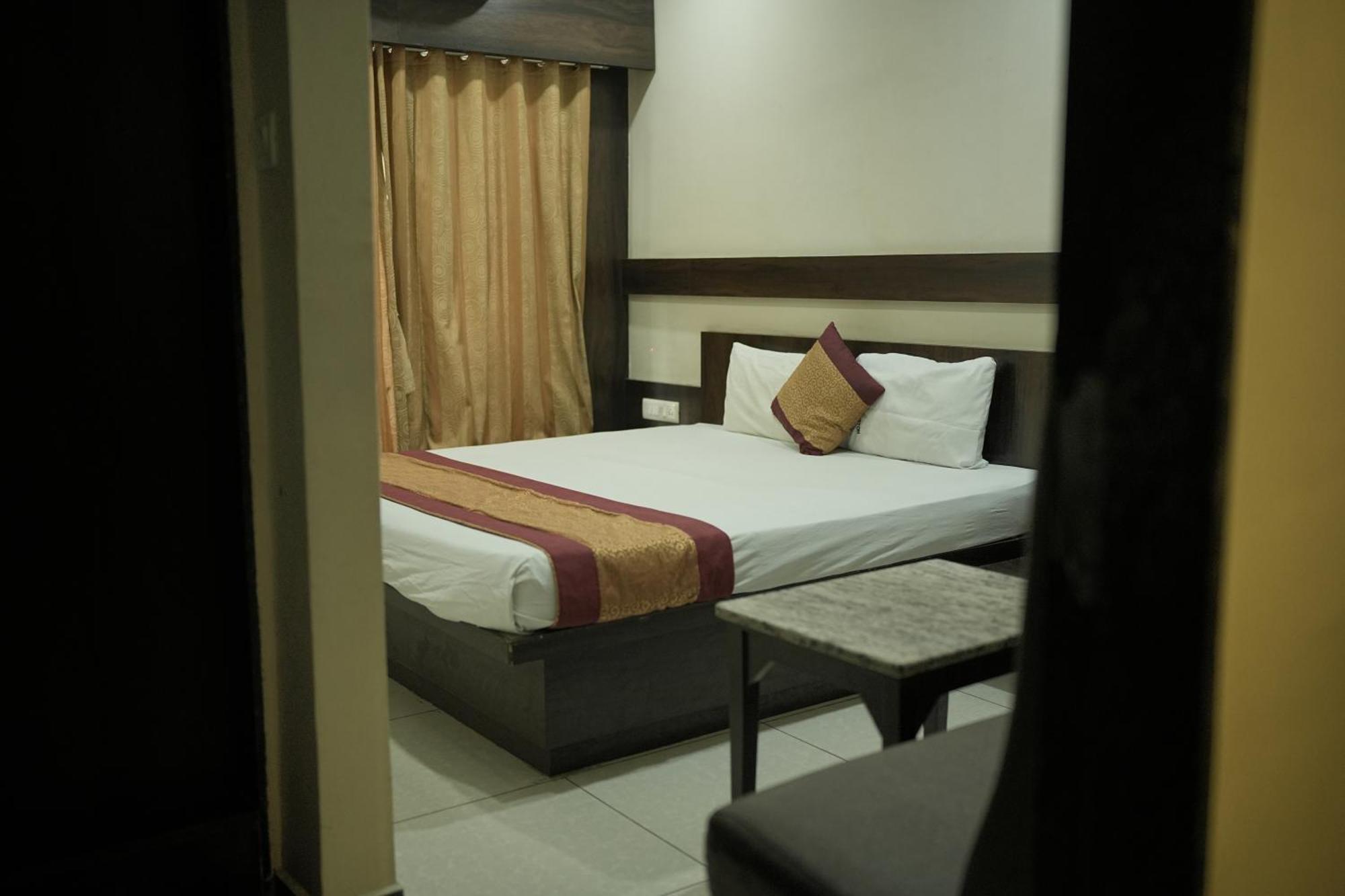 Atharva Hotel กุลบาร์กา ภายนอก รูปภาพ