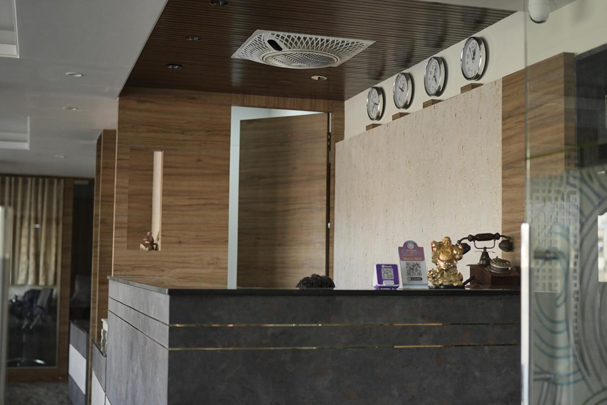 Atharva Hotel กุลบาร์กา ภายนอก รูปภาพ